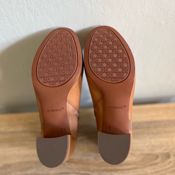 Vionic Nella Ankle Boots - 9 - Picture 6 of 11